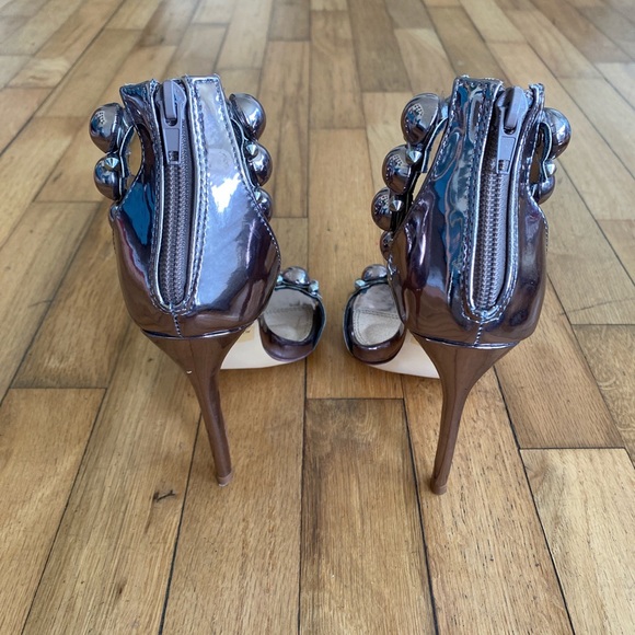 Metallic Silver Bomb Heels💣 - Picture 7 of 8